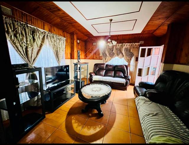 3 BEDROOM HOUSE FOR SALE IN KWAMASHU